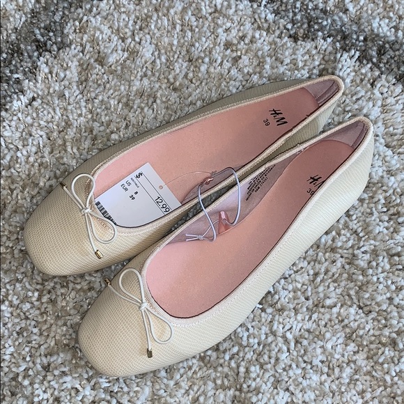 H&M Shoes - 💋NEW H&M Cream Ballet Flats
